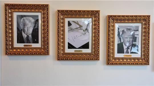 Ein Autopen als Bildnis für Ex-Präsident Biden (Archiv)