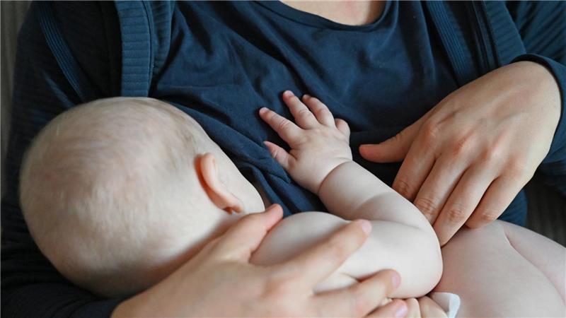 Studie: Geburtenrate sinkt, doch Kinderwunsch bleibt stabil Ein Baby zu bekommen bleibt auch in krisenreichen Zeiten ein häufiger Wunsch. (Symbolbild)