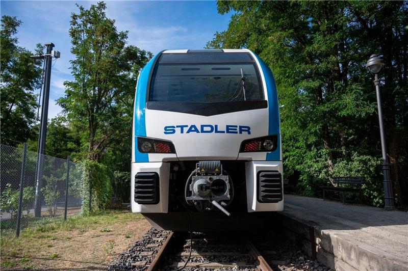 Hersteller: Zug schafft Rekordstrecke mit Wasserstoffantrieb Ein Batterie-Elektrozug des Unternehmens Stadler.