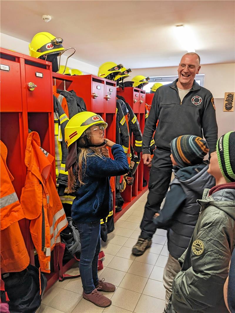 Clausthaler Kinder bauen Vulkane für ihr Zimmer Ein Besuch in der Clausthaler Feuerwache steht auf dem Programm. Foto: TU Clausthal