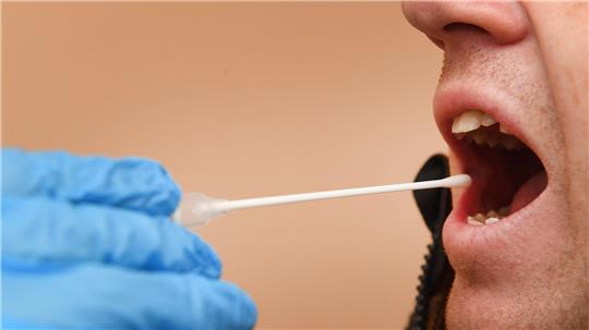 Ein Betrugsversuch mit einem Vaterschaftstest war Thema einer Gerichtsverhandlung am Amtsgericht Dillingen. (Symbolbild)