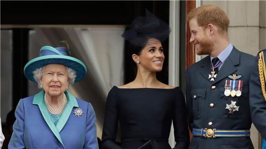 Ein Bild aus vergangenen Zeiten: Elizabeth II., Meghan und Prinz Harry 