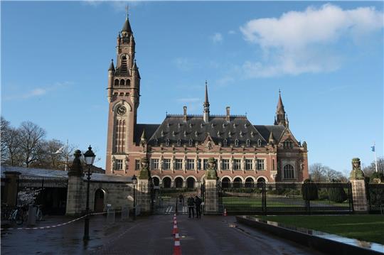 Ein Blick auf den Friedenspalast, in dem der Internationale Gerichtshof untergebracht ist. Südafrika hatte Israel Ende Dezember vor diesem verklagt. Nun möchte das Land erneut per Eilantrag gegen Israel vorgehen.