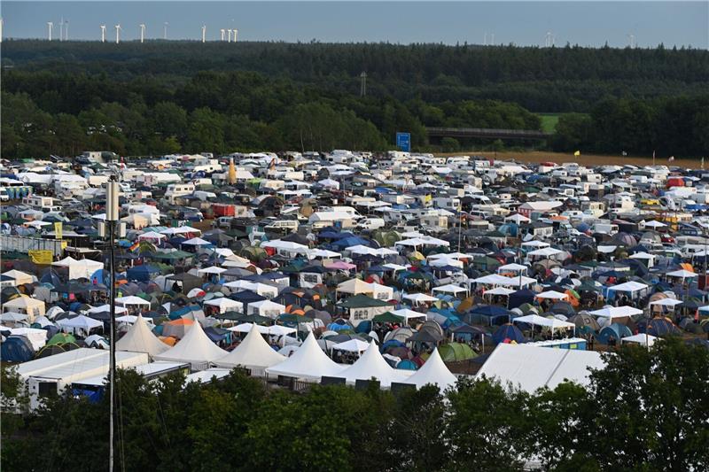 Ein Blick auf den Zeltplatz vom Deichbrand.