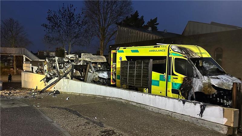 Ein Brandanschlag auf den Rettungsdienst einer jüdischen Gemeinde versetzte London in einen Schockzustand.