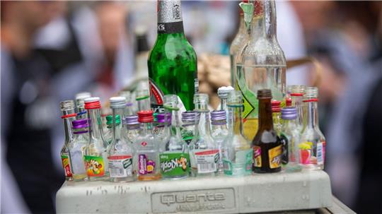 Ein Bündnis aus mehreren Fachorganisationen fordert eine bessere Alkoholprävention. (Archivfoto) 