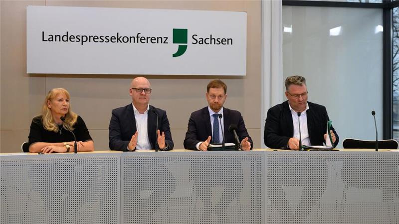 Bündnis von CDU, BSW und SPD in Sachsen gescheitert Ein Bündnis von CDU, BSW und SPD in Sachsen ist gescheitert.
