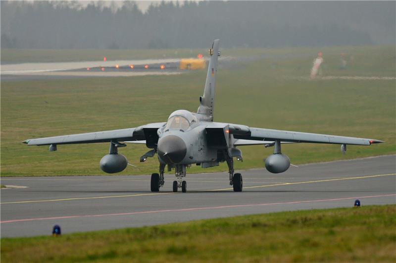 Ein Bundeswehr-Flugzeug vom Typ Tornado auf dem Fliegerhorst Büchel in der Eifel. Dort sollen - offiziell nie bestätigt - etwa 20 thermonukleare B61-Gravitationsbomben der US-Streitkräfte lagern.