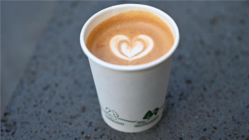 Ein Cappuccino kostet in Deutschland im Schnitt 3,57 Euro - und damit 10 Cent mehr als im vergangenen Jahr.