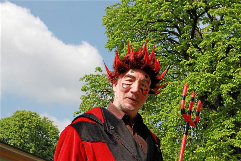 Ein Dauergast beim Walpurgis-Umzug: Oberteufel „Charly“.