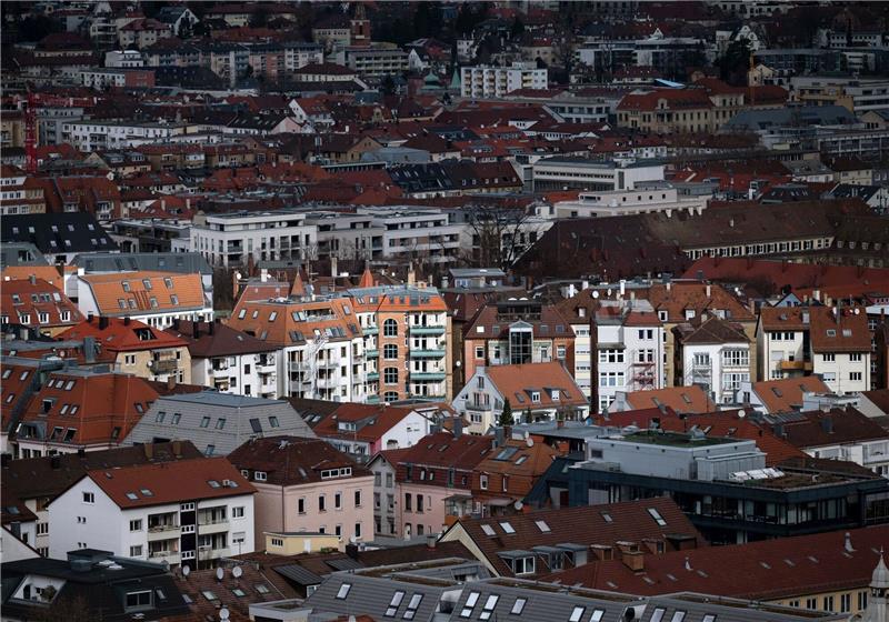 Hohe Mieten in Großstädten erschweren Ringen um Fachkräfte Ein Drittel der Teilnehmer einer PwC Umfrage ziehen einen Jobwechsel bei zu hohen Mieten in Betracht.
