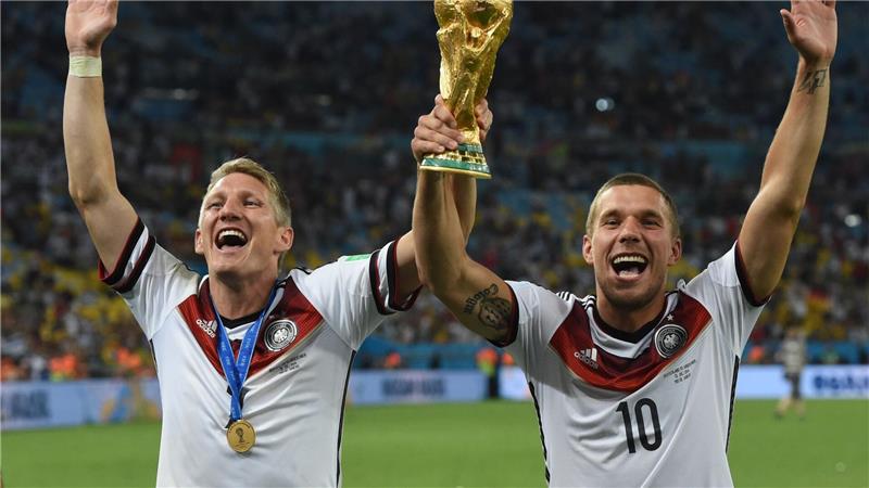 Köln-Ikone und Kultfigur: Podolski beendet seine Karriere Ein Duo, das für Furore sorgte: Bastian Schweinsteiger (l) und Lukas Podolski. (Archivbild)