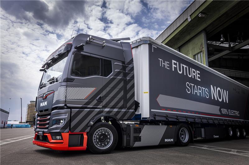 So soll die Elektro-Wende gelingen Ein E-Truck von MAN bei einer Präsentation in Berlin. Die Reichweite der Batterien werde ab 1026 auf über 1000 Kilometer steigen, sagt MAN-Chef Vlaskamp. Foto: MAN