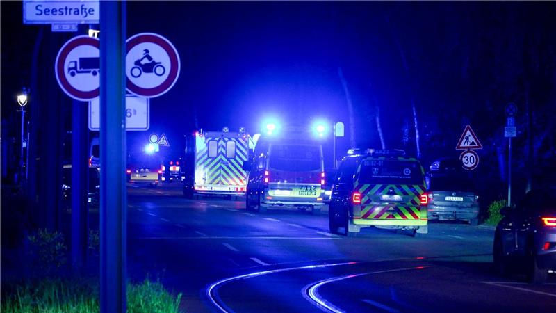 Experten: Ebola-Lage ernst – aber keine Pandemiegefahr Ein Ebola-Patient wird in der Berliner Charité behandelt.