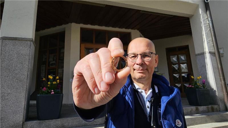Ein Ehering ist nach einer kleinen Odyssee durch Nordbayern wieder bei seinem Berliner Besitzer angekommen. 