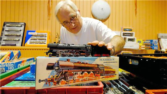 Ein Eisenbahner im Glück: Die Berühmte „01“, eine Schnellzuglokomotive, verkörpert den Glanz von Fernreisen einer vergangenen Zeit. Fotos: Zietz