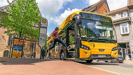 Ein Elektro-Stadtbus in der Innenstadt: Die Fahrpläne kommen auf den Prüfstand.
