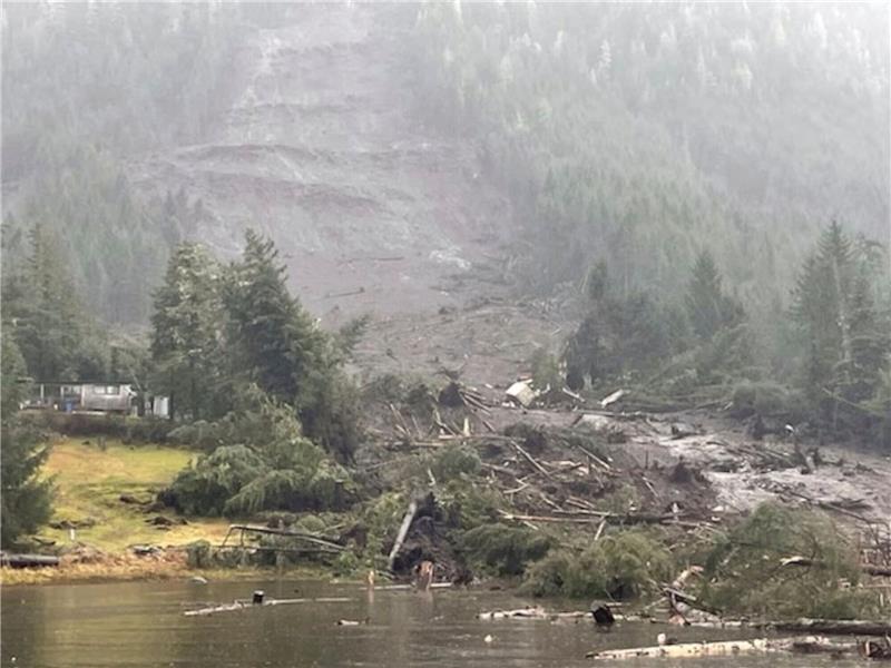 Ein Erdrutsch hat in einer abgelegenen Gegend im US-Bundesstaat Alaska Häuser zerstört.