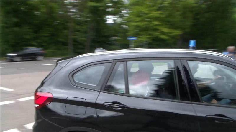 Ein Ermittlungsrichter am Bundesgerichtshof eröffnete dem deutschen Ehepaar in Karlsruhe die Haftbefehle und setzte diese in Vollzug.