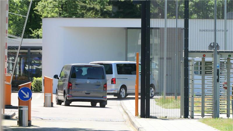 Ein Ermittlungsrichter am Bundesgerichtshof setzte den Haftbefehl in Vollzug. 