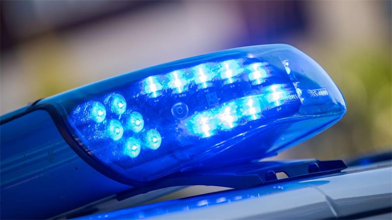 Ein Fahrer hatte laut Polizei die Kontrolle über sein Fahrzeug verloren. (Symbolfoto) 