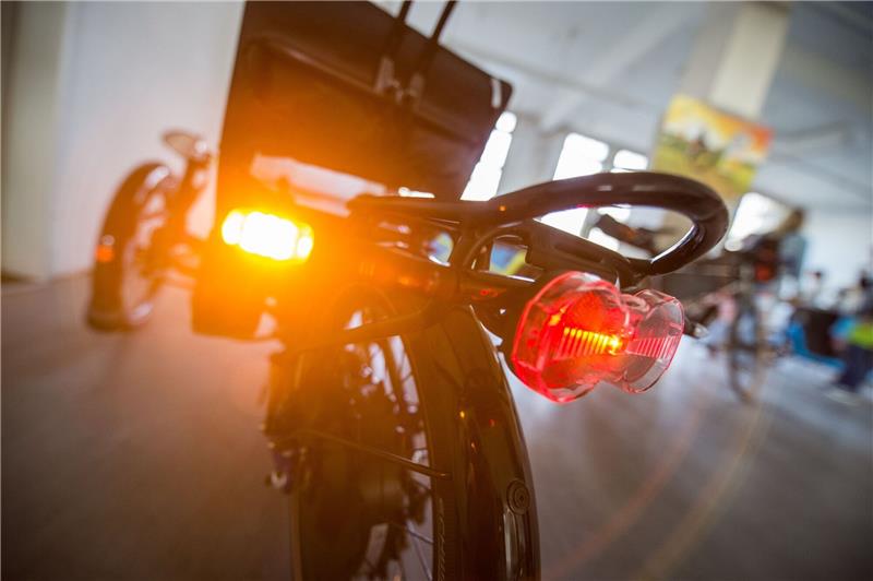 Blinker jetzt für alle Fahrräder erlaubt Ein Fahrradblinker an einem Liegerad.