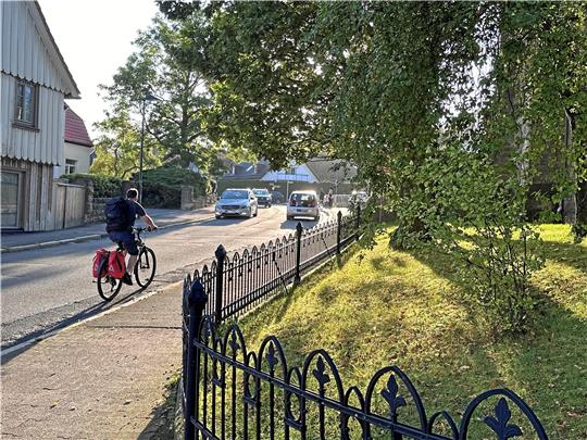 Ein Fahrradschutzstreifen auf der Lutherstraße in Höhe der Kirche? Warum nicht. Auf alle Fälle werden Ideen in diese Richtung entwickelt, aber darüber zu entscheiden hat letztlich der Rat. Foto: Schlegel