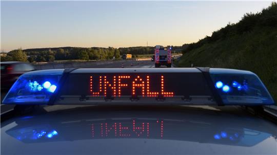 Ein Falschfahrer hat auf der A7 mehrere Unfälle verursacht und fuhr jeweils weiter. (Symbolbild) 