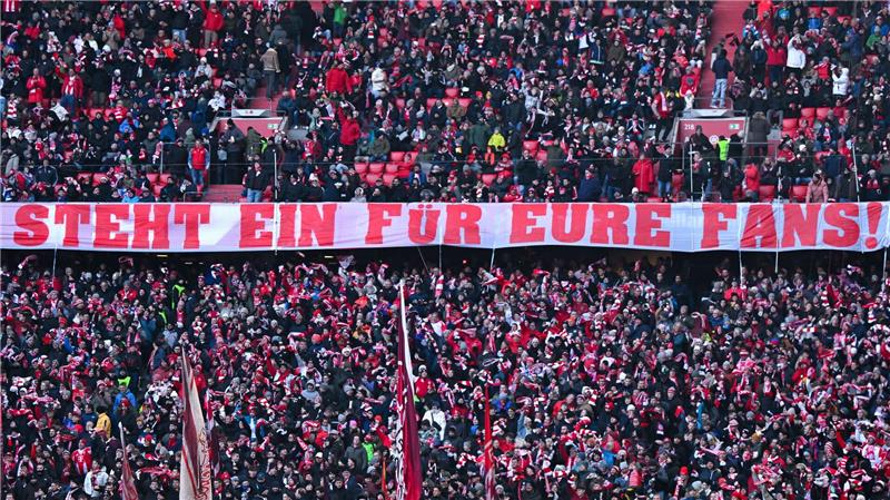 Ein Fan-Plakat in der Münchner Arena.