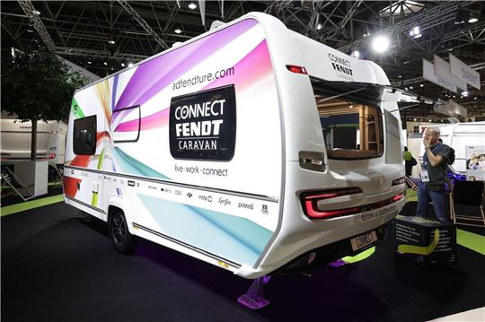 Ein Fendt Live-Work-Connect Wohnwagen auf der Caravan Messe in Düsseldorf.
