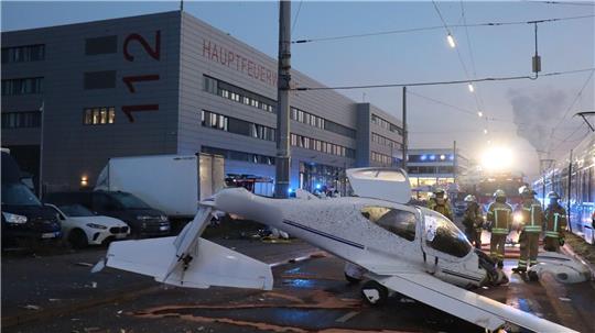 Ein Flugzeug ist im Mannheimer Stadtgebiet notgelandet.