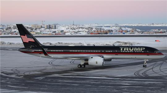 Ein Flugzeug mit Donald Trump Jr. an Bord landet in Nuuk.