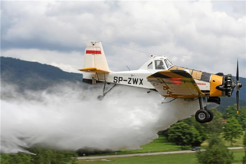 Wann bekommt Niedersachsen eigene Löschflugzeuge? Ein Flugzeug vom Typ Dromader PZL M18 B hilft bei großen Waldbränden im Harz. Der Landkreis Harz hat sich die Dienste eines solchen Löschfliegers gesichert. Foto: Deutsche Löschflugzeug- Rettungsstaffel