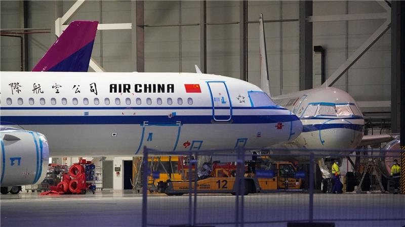 Berichte: Beinahe-Crash über Sibirien Ein Flugzeug von Air China. (Archivbild)