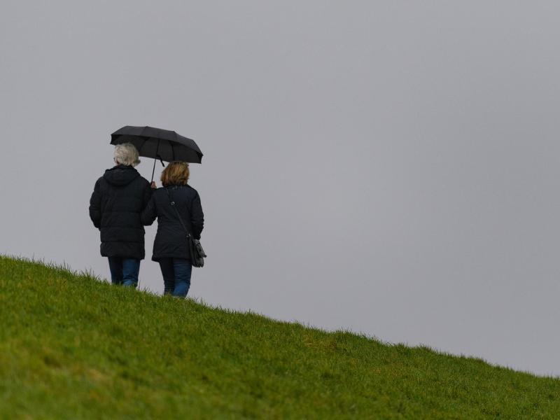 Ein Fokus auf das «Hier und Jetzt» kann laut der Psychologin Donya Gilan in der Corona-Pandemie helfen. Foto: Philipp Schulze/dpa
