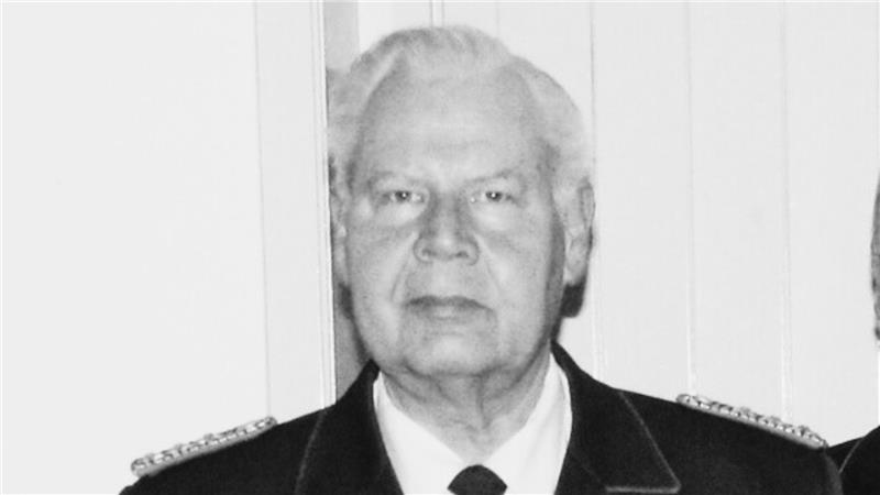 Ehrenstadtbrandmeister Klaus Meyer stirbt mit 81 Jahren Ein Foto aus 2008, als Klaus Meyer für 50-jährige Mitgliedschaft ausgezeichnet worden ist. Archivfoto: Siebeneicher