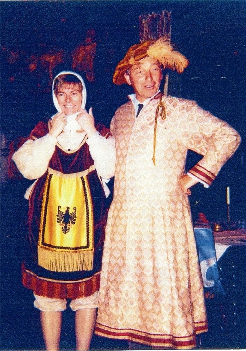Von Goslar geht sie jetzt nach Norden Ein Foto aus den Gründungstagen des Zinnfiguren-Museums: Antje Baensch mit Peter Schenning. Foto: Privat