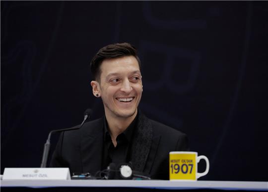 Ein Foto im Internet von Mesut Özil sorgt für Wirbel.