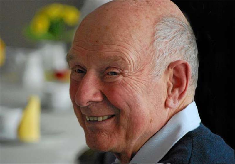 Ein Foto vom Frühlingsfest 2013 im Wohnstift: Alt-Verleger Dr. Klaus Krause feiert heute seinen 80. Geburtstag.  Foto: Heide Ludwig