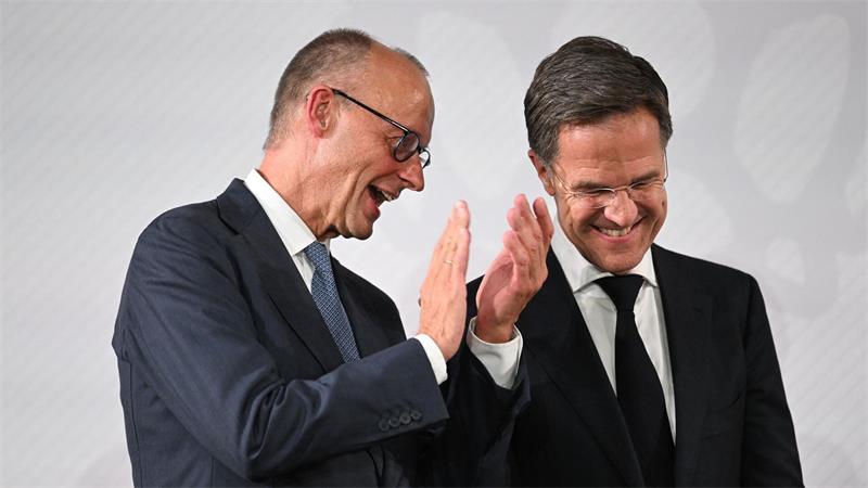 Merz: Wenn Deutschland wankt, dann wankt die Ukraine Ein Friedenspreis für ein Verteidigungsbündnis.
