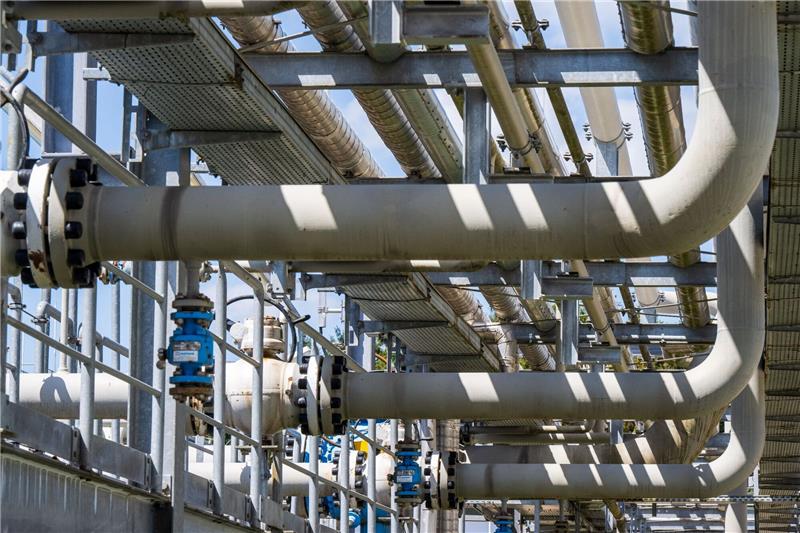 Füllstand der Gasspeicher sinkt erstmals wieder leicht Ein Gasspeicher bei München.