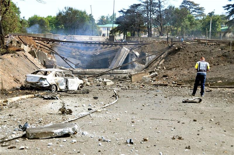 Gastankwagen-Explosion: Zahl der Toten steigt auf 15 Ein Gastankwagen ist auf einer Brücke in Flammen geraten. Mehrere Menschen wurden getötet oder verletzt.