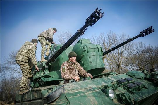Ein Gepard Flugabwehrkanonenpanzer in einer Stellung östlich von Odessa.