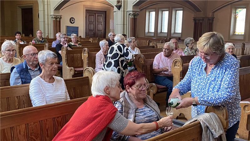 Ein Gläschen Wein oder auch ein paar mehr gibt es zusammen mit andächtiger Musik am 30. Mai in der Lutherkirche.