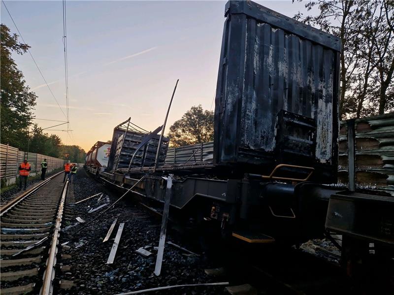Bahnstrecke Minden-Hannover wird bis Freitag repariert Ein Güterwaggon hat in der Region Hannover Feuer gefangen.