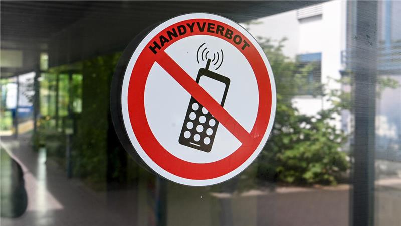 Handyverbot: An der Harzburger Deilich-Schule läuft das schon gut Ein Handyverbot gilt schon an mehreren Schulen in Deutschland, wie hier zu sehen beispielsweise im Berliner Stadtbezirk Neukölln. Auch in Bad Harzburg betrifft die Regelung zwei Lehranstalten.