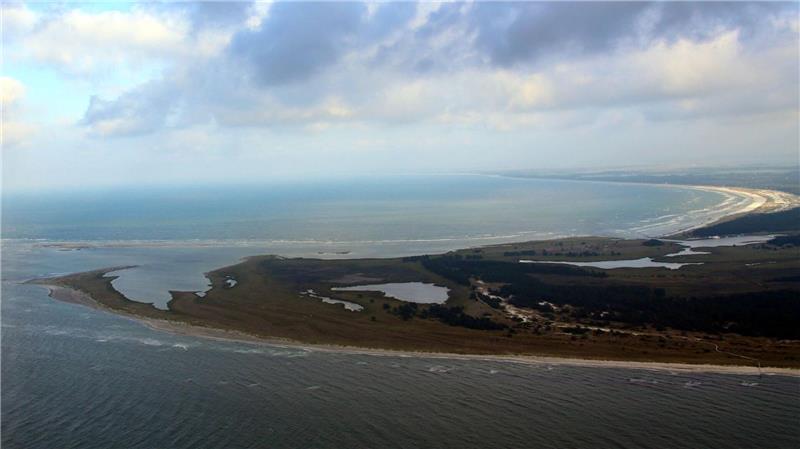 Ein Haus auf der Ostsee-Halbinsel Fischland-Darß-Zingst kostet laut einem Immobilienmarktbericht im Schnitt 5.138 Euro pro Quadratmeter. (Archivbild)