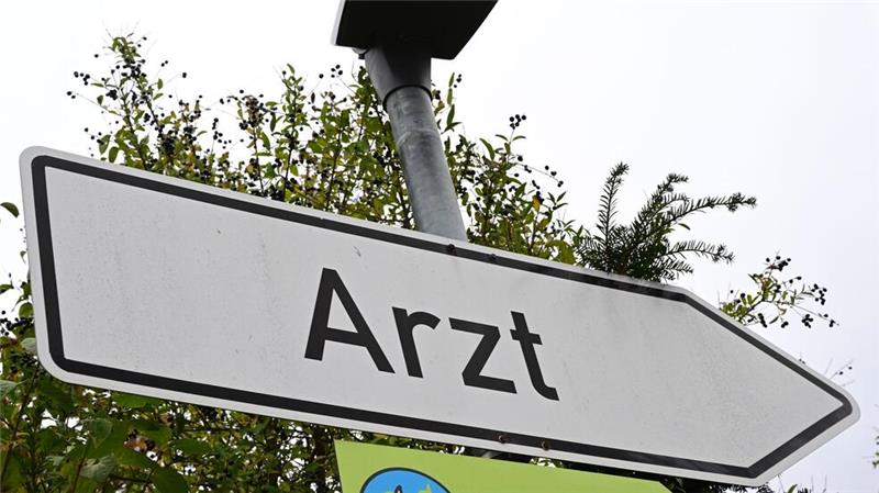 Hausarzt angegriffen – Bundesärztekammer fordert Meldesystem Ein Hausarzt in Spenge wird von einem Patienten krankenhausreif geschlagen - die Bundesärztekammer fordert Meldesysteme und Strafrechtsverschärfungen. (Symbolbild)