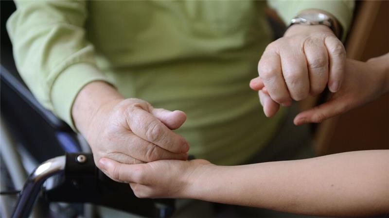 Drohende Abschiebung von Pflegekräften - Heim lädt Weil ein Ein Heim im niedersächsischen Wilstedt will die Abschiebung von Pflegekräften verhindern und lädt Vertreter der Landesregierung ein. (Symbolbild)