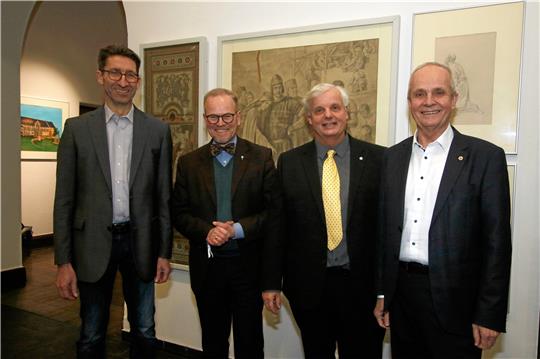 Ein Höfe-Quartett beim Neujahrsempfang (v.l.): Betriebsleiter Holger Pape, die beiden Geschäftsführer Stefan Voigt (Diakonische Beratungsdienste) und Andreas Pleyer (Caritas) sowie Aufsichtsratschef Thomas Brych Foto: Epping